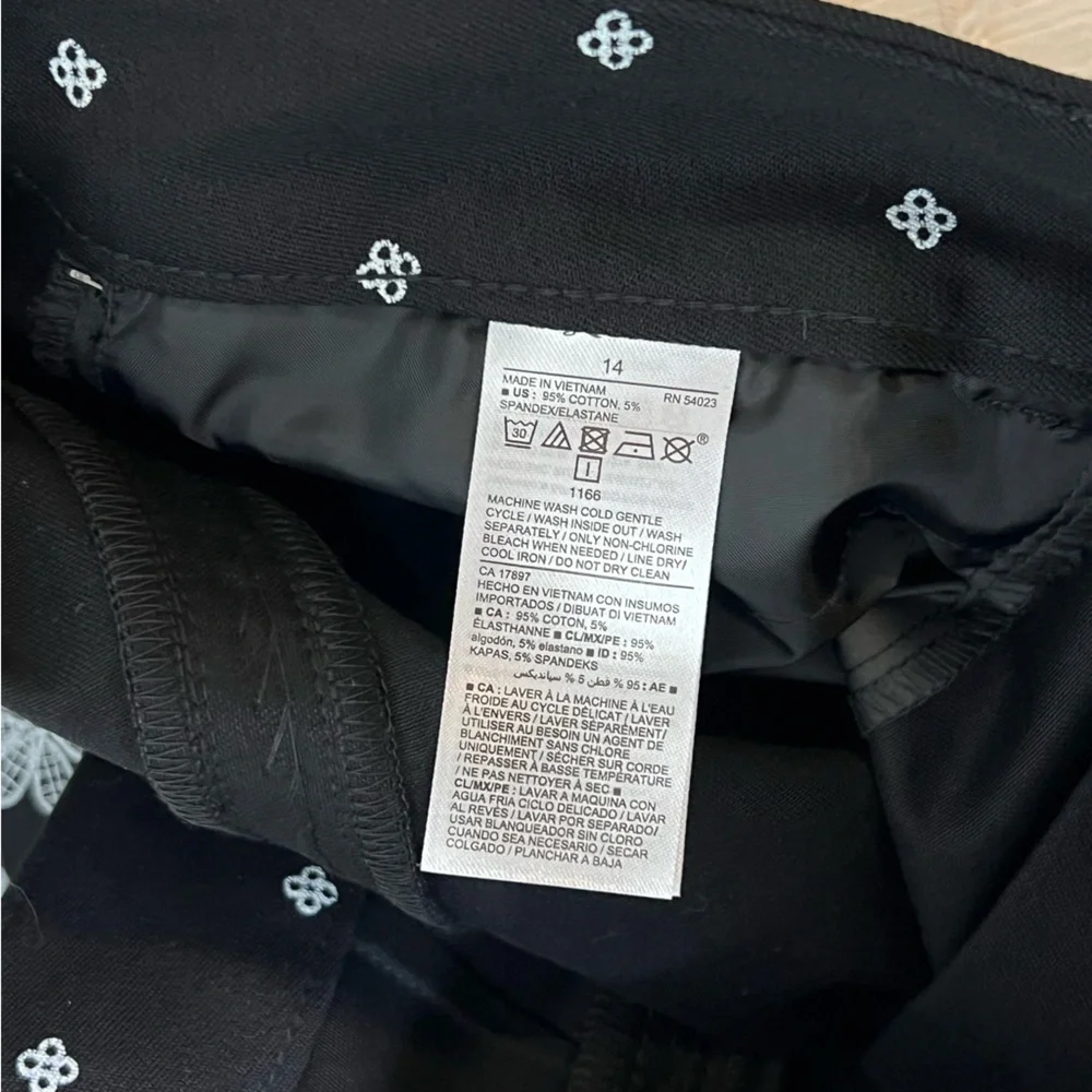 Old Navy Mid Rise Pixie Scallop Pants Size 14
